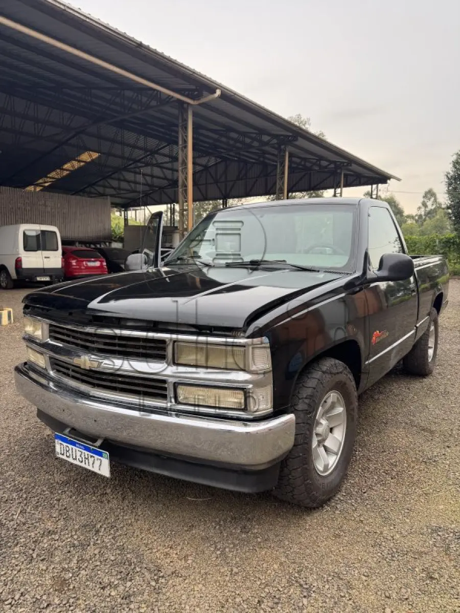 LOTE 001 - I/GM Silverado CONQ HD, placa DBU 3H77, preta, ano/modelo 1999/2000