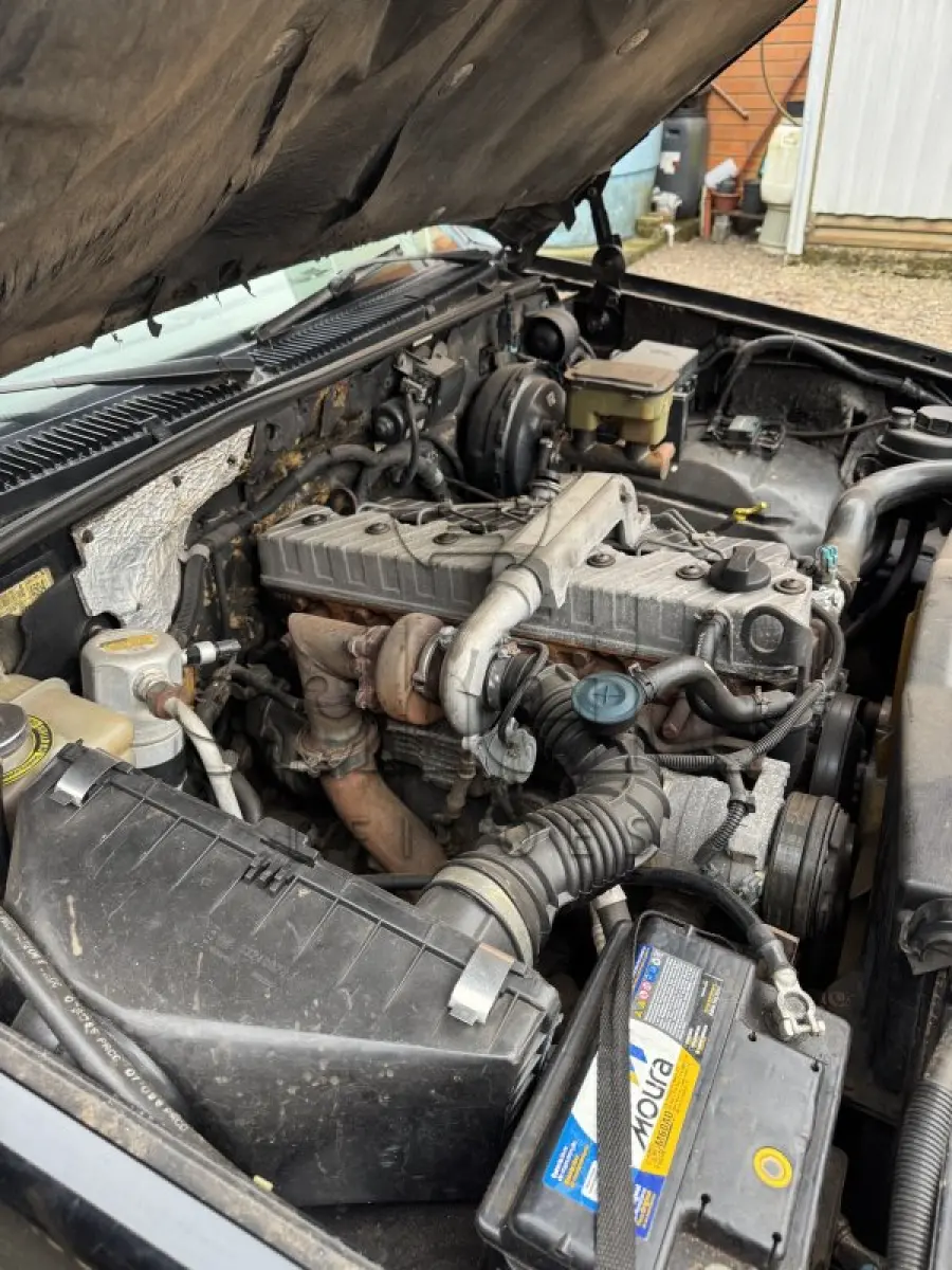 LOTE 001 - I/GM Silverado CONQ HD, placa DBU 3H77, preta, ano/modelo 1999/2000