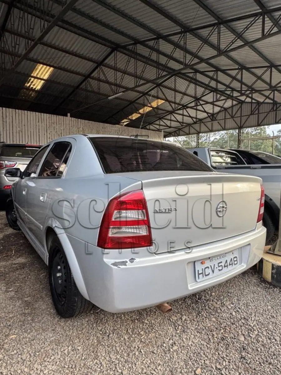LOTE 004 - GM/Astra Sedan Confort, placa HCV 5448, prata, ano/modelo 2005