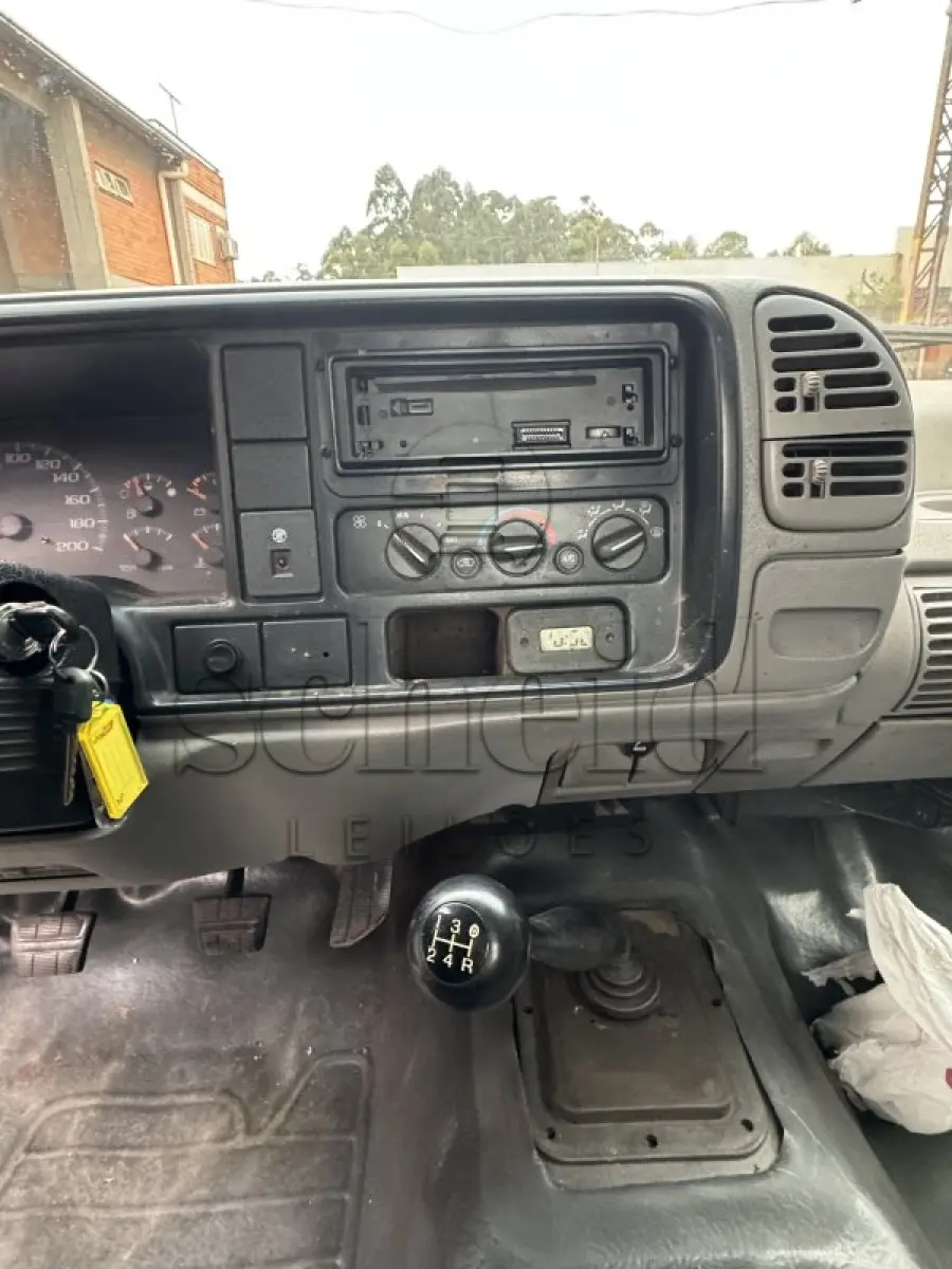 LOTE 001 - I/GM Silverado CONQ HD, placa DBU 3H77, preta, ano/modelo 1999/2000