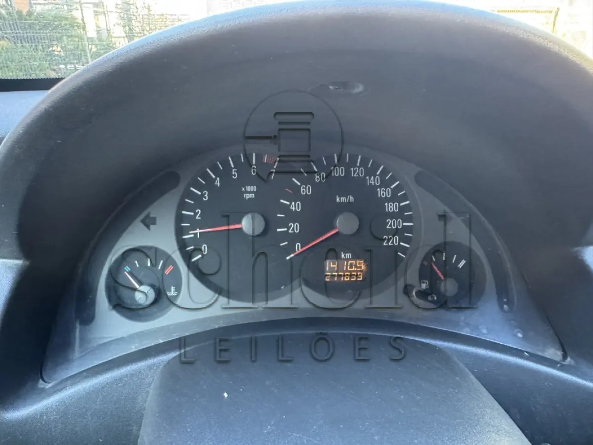 LOTE 016 - GM/Montana Conquest, placa HCV 1762, prata, ano/modelo 2005