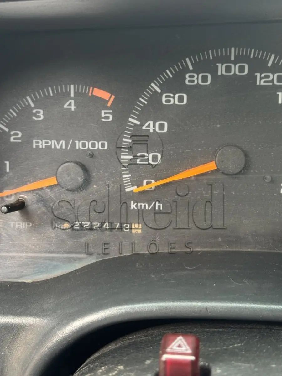 LOTE 001 - I/GM Silverado CONQ HD, placa DBU 3H77, preta, ano/modelo 1999/2000