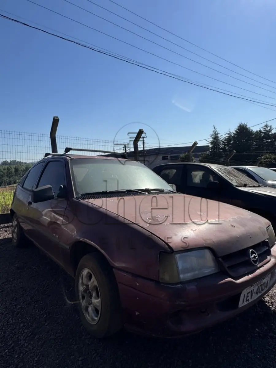 LOTE 010 - GM/Kadett GL, placa IEV 4004, vermelho, ano/modelo 1996