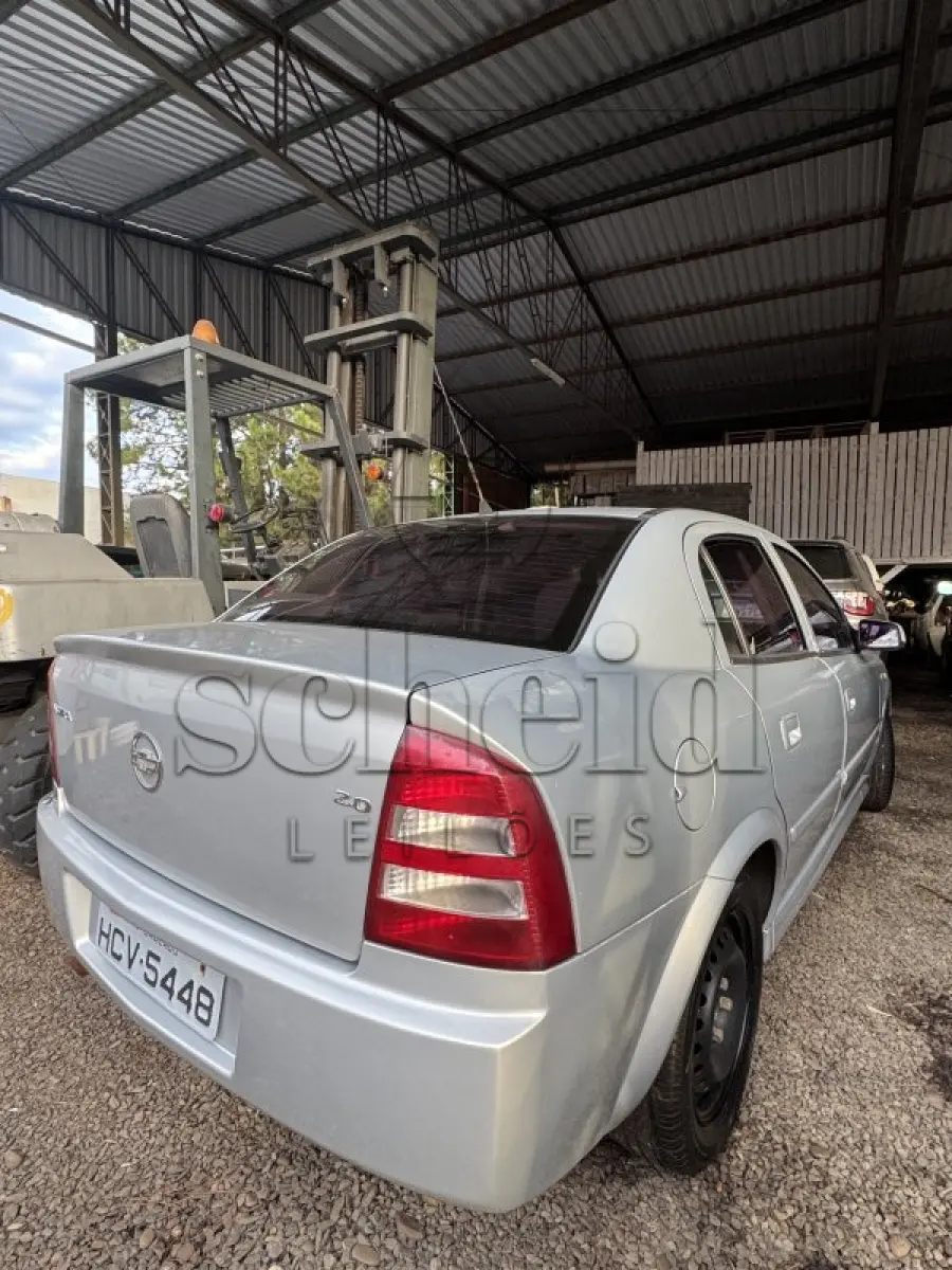 LOTE 004 - GM/Astra Sedan Confort, placa HCV 5448, prata, ano/modelo 2005