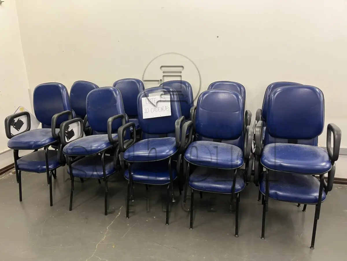 LOTE 073 - 20 CADEIRAS DE AUDITÓRIO AZUL