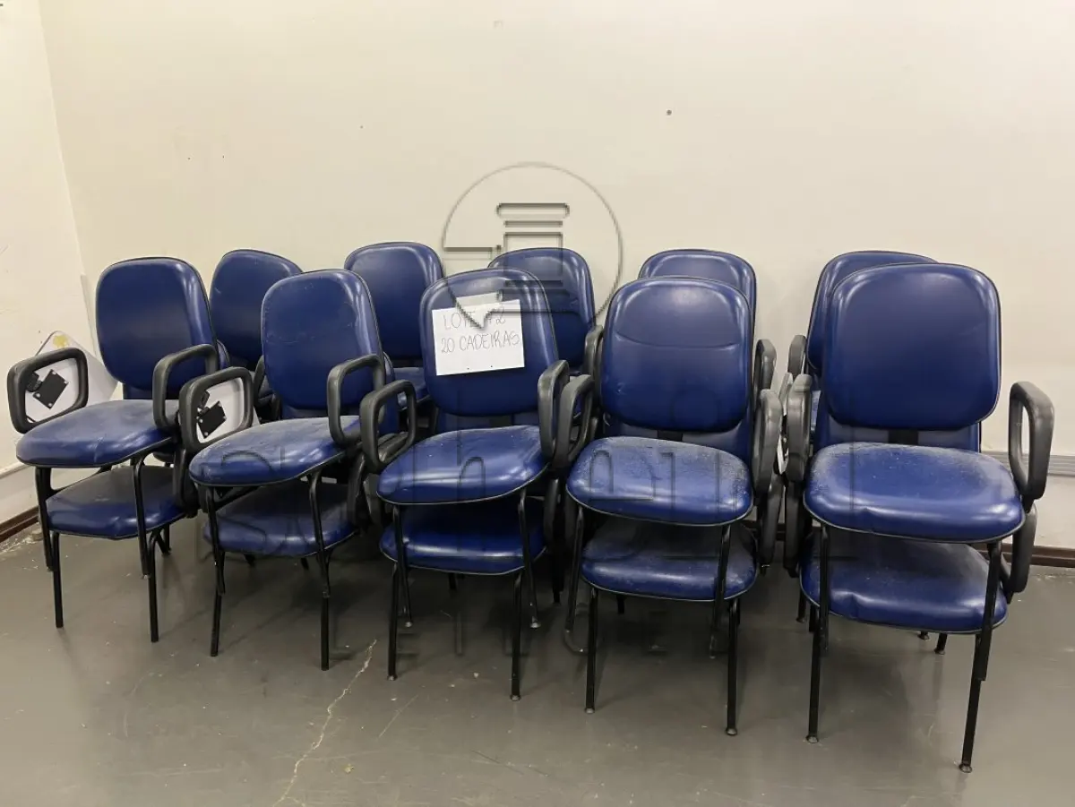 LOTE 072 - 20 CADEIRAS DE AUDITÓRIO AZUL