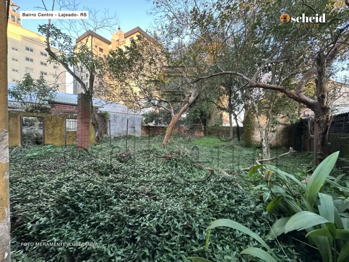 LOTE 001 - Área de 490,23m², contendo uma casa residencial de alvenaria com 77,00m², um galpão de madeira com 11 50m² e um telheiro de madeira com 21,00m², localizado na Rua Pinheiro Machado, nº 198, bairro Centro, Lajeado/RS