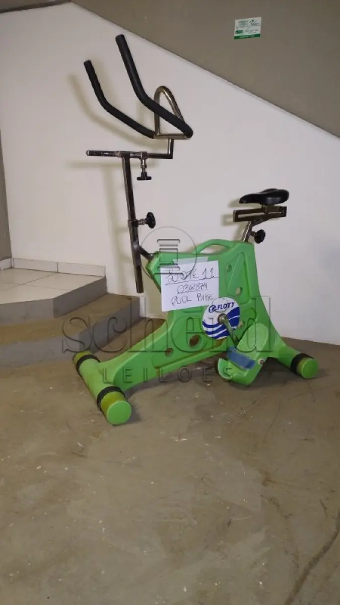 LOTE 011 - POOL BIKE PLÁSTICA/INOX FLOTY VERDE