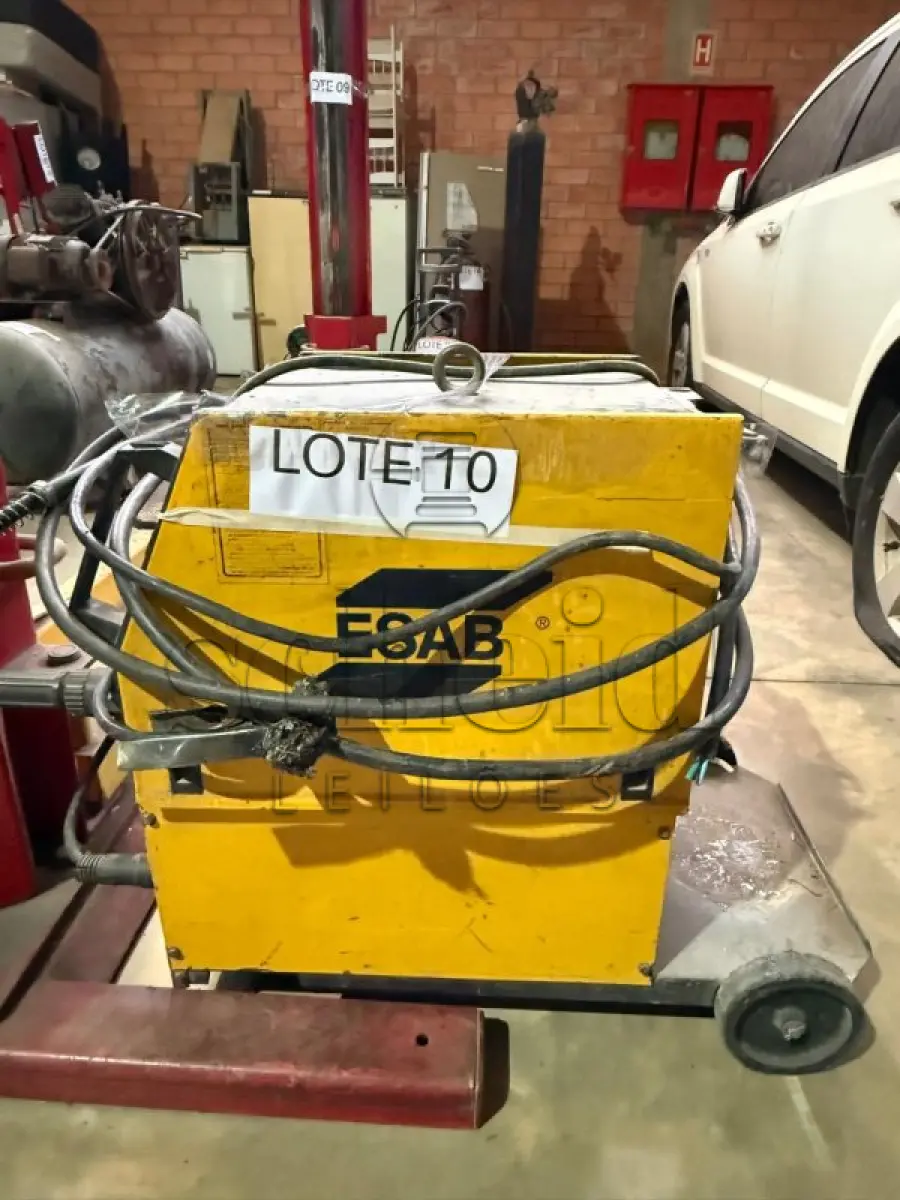 LOTE 010 - Máquina de solda MIG, marca Esab Smashweld 252