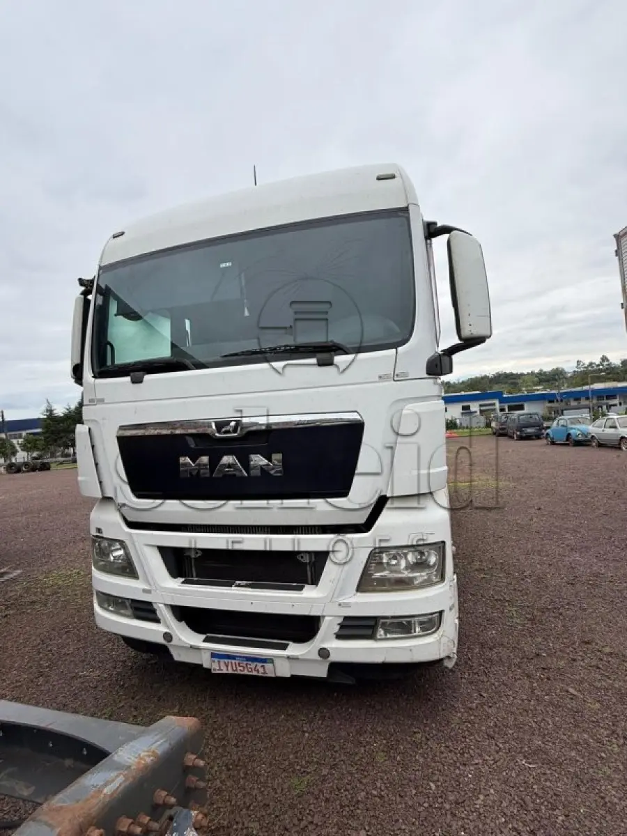 LOTE 004 - Caminhão Trator MAN/TGX 28.440 6x2 T, placa IYU 5G41, branco, ano/modelo 2018/2019