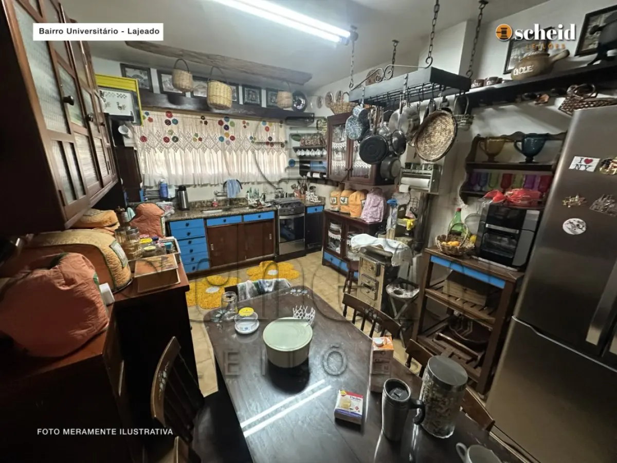 LOTE 001 - Área de 1.804,92m², contendo um prédio de alvenaria de dois pavimentos, medindo 62,34m² o pavimento inferior e 177,78m² o pavimento superior, situado à Rua Sabiá, n° 48, bairro Universitário, Lajeado/RS