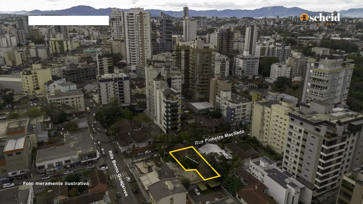 LOTE 001 - Área de 490,23m², contendo uma casa residencial de alvenaria com 77,00m², um galpão de madeira com 11 50m² e um telheiro de madeira com 21,00m², localizado na Rua Pinheiro Machado, nº 198, bairro Centro, Lajeado/RS