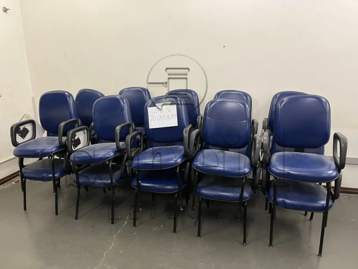 LOTE 056 - 20 CADEIRAS DE AUDITÓRIO AZUL