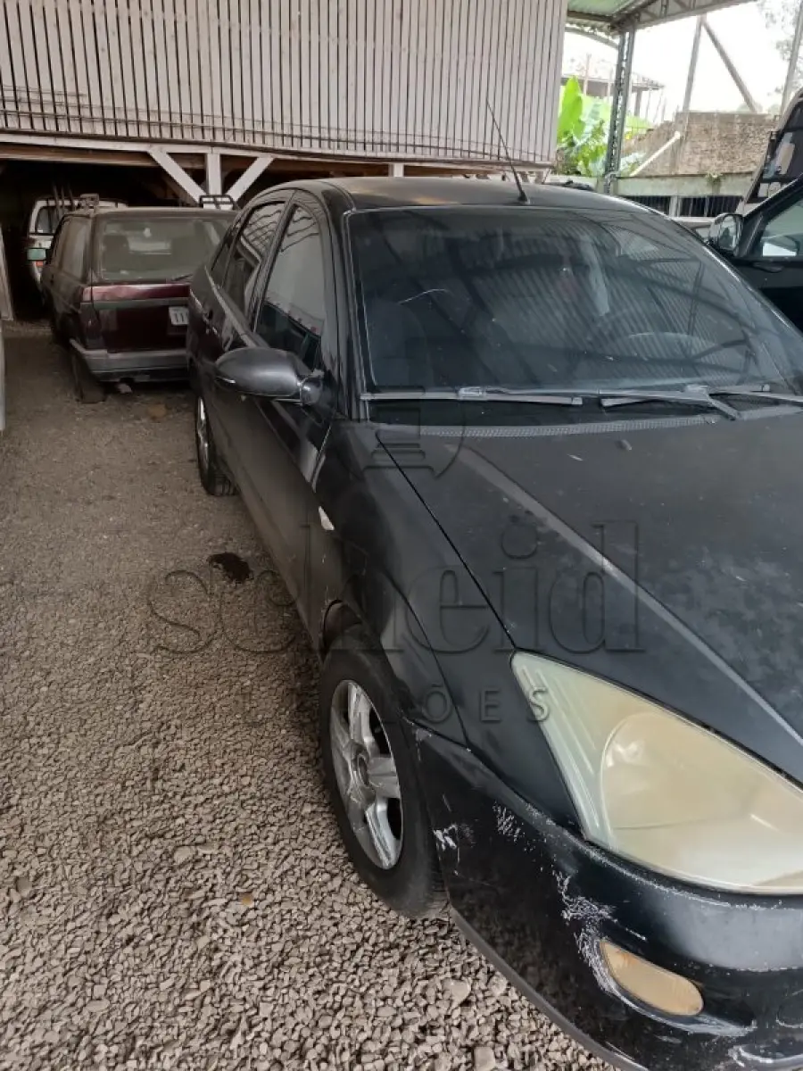 LOTE 006 - I/Ford Focus 1.8L FC, placa LOP 4343, preto, ano/modelo 2003