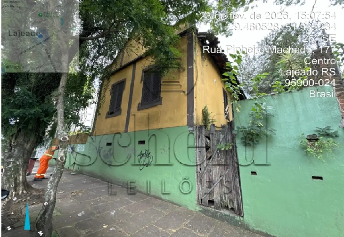 LOTE 001 - Área de 490,23m², contendo uma casa residencial de alvenaria com 77,00m², um galpão de madeira com 11 50m² e um telheiro de madeira com 21,00m², localizado na Rua Pinheiro Machado, nº 198, bairro Centro, Lajeado/RS