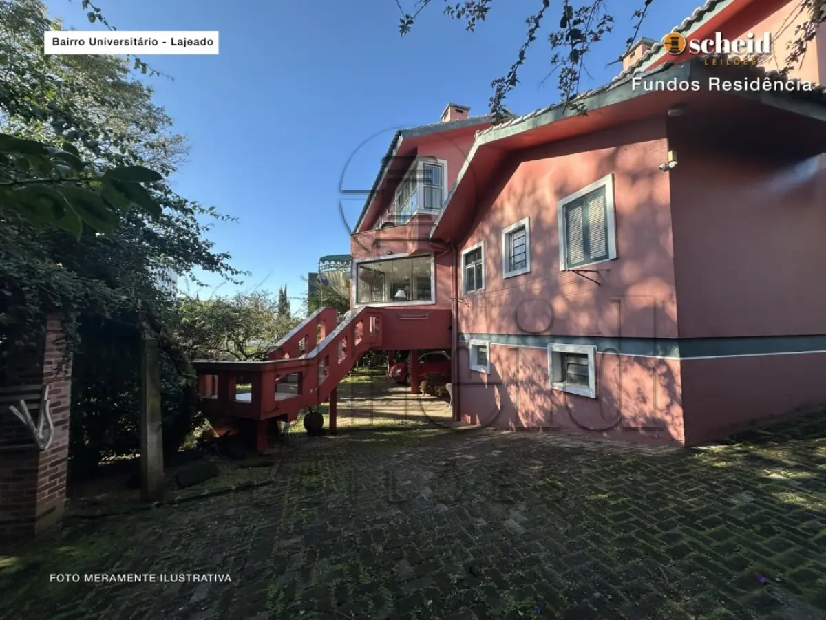 LOTE 001 - Área de 1.804,92m², contendo um prédio de alvenaria de dois pavimentos, medindo 62,34m² o pavimento inferior e 177,78m² o pavimento superior, situado à Rua Sabiá, n° 48, bairro Universitário, Lajeado/RS