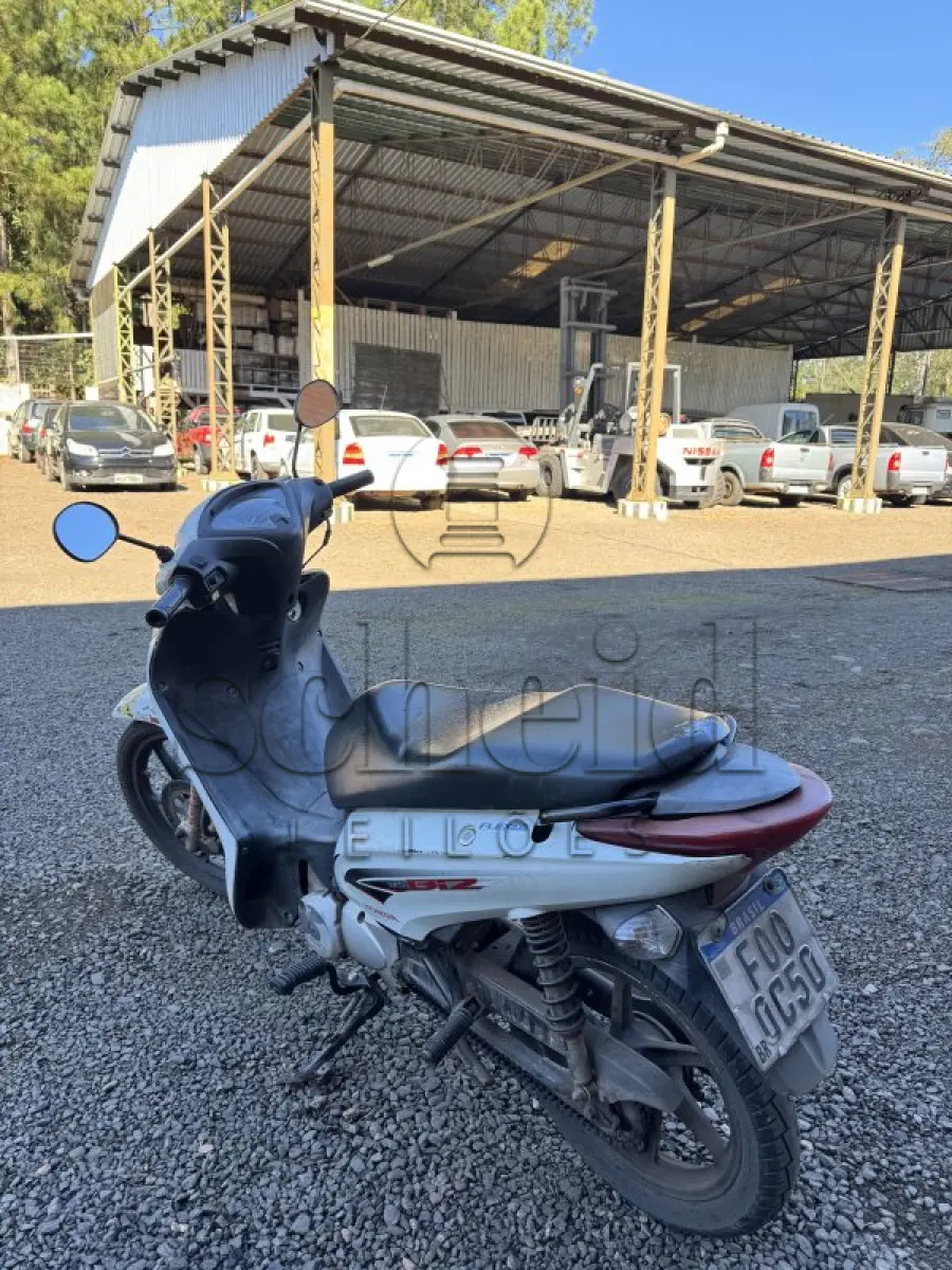 LOTE 004 - Honda/Biz 125 EX, placa FOO 0C50, branca, ano/modelo 2015