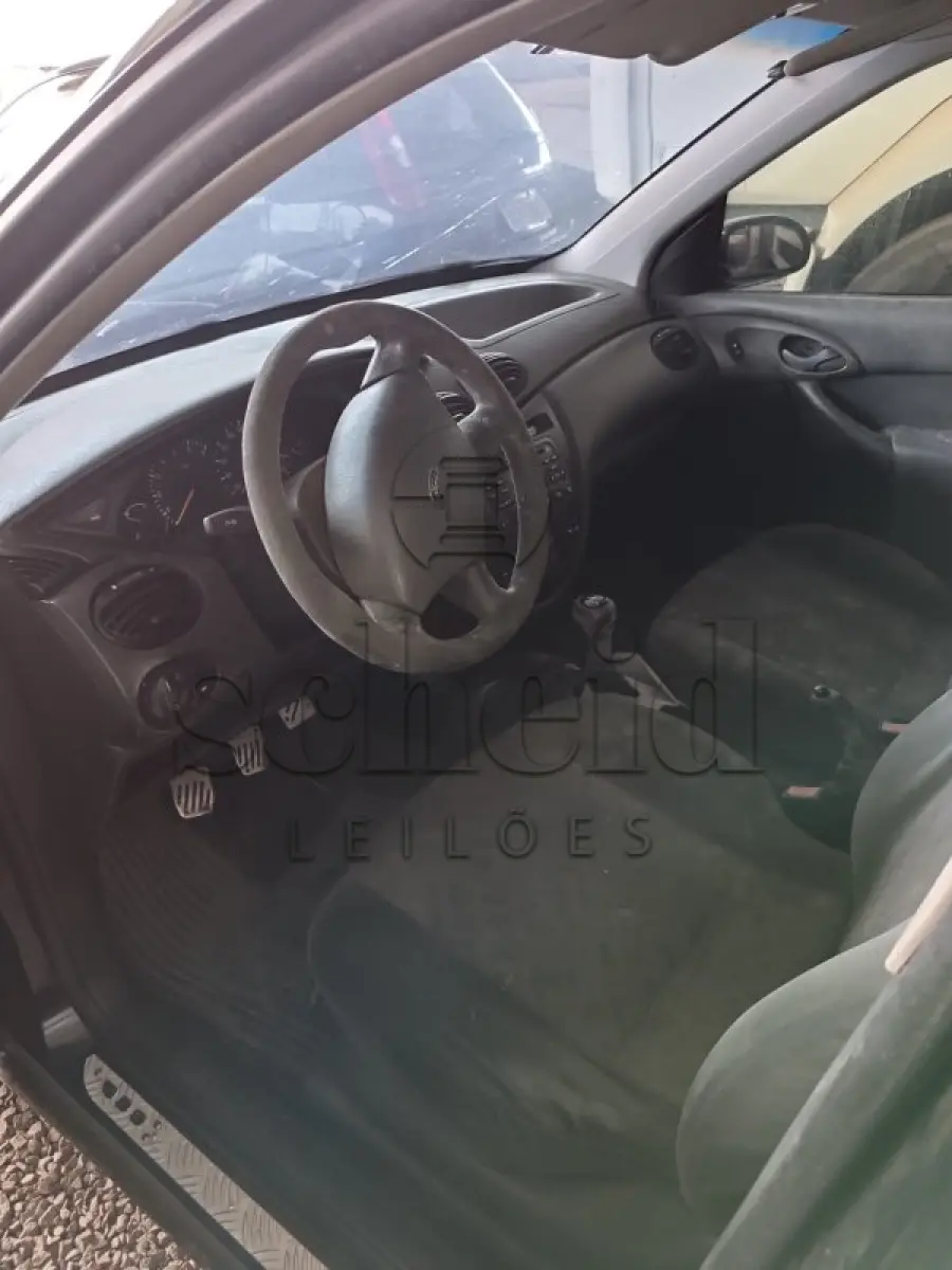 LOTE 006 - I/Ford Focus 1.8L FC, placa LOP 4343, preto, ano/modelo 2003