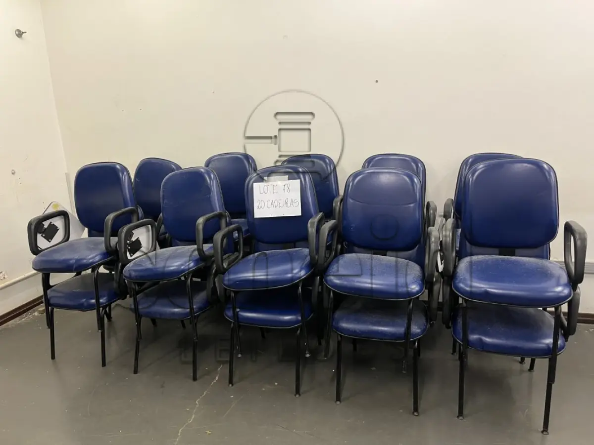 LOTE 078 - 20 CADEIRAS DE AUDITÓRIO AZUL