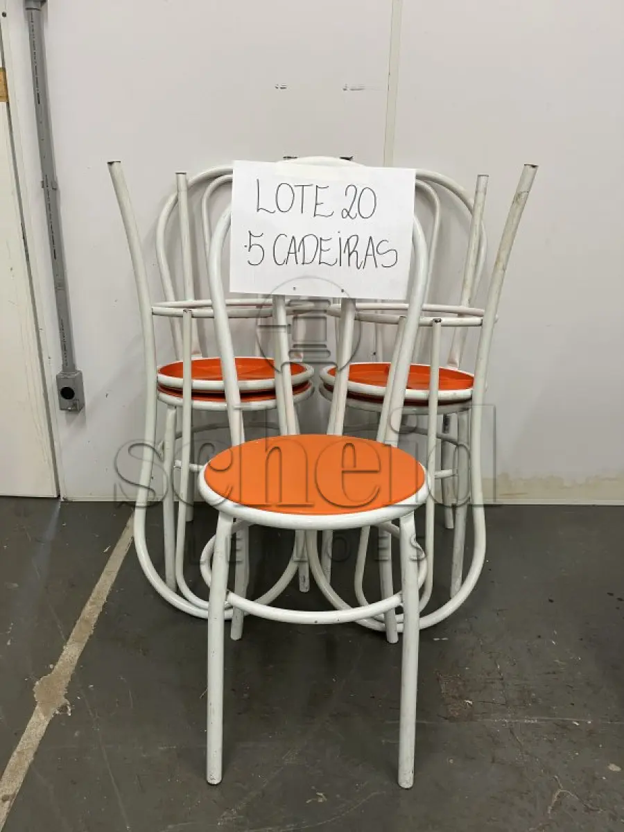 LOTE 020 - 5 CADEIRAS ESTRUTURA BRANCA ASSENTO LARANJA