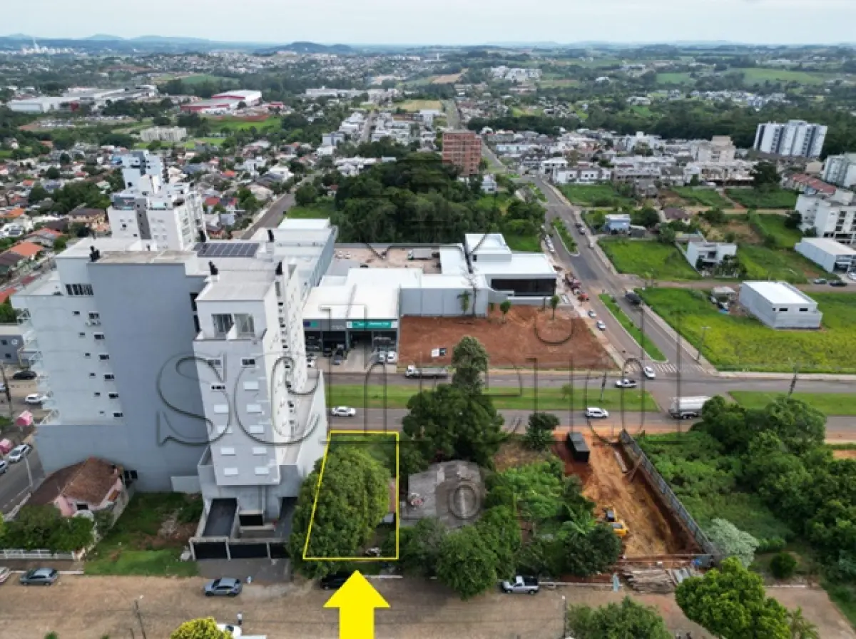 LOTE 002 - Área de 442,52m², contendo uma casa residencial de madeira com 48,00m e um aumento residencial de alvenaria de 32,19m', localizado na Rua da Mata, n° 52, bairro Montanha, Lajeado/RS