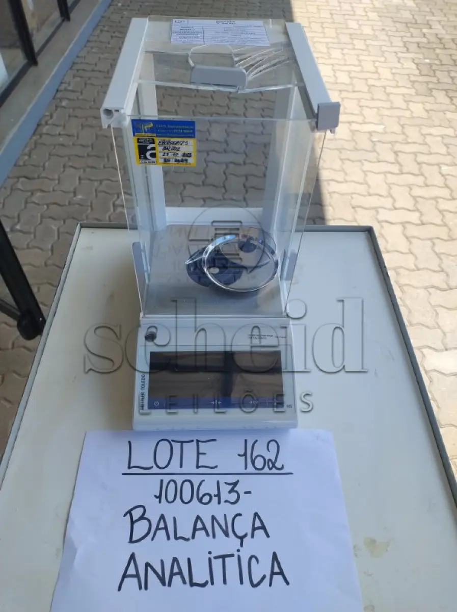 LOTE 162 - BALANÇA ANALÍTICA METTLER TOLEDO MS304TS (FALTAM OS ENCAIXES INTERNOS E A FONTE. VIDRO SUPERIOR QUEBRADO)