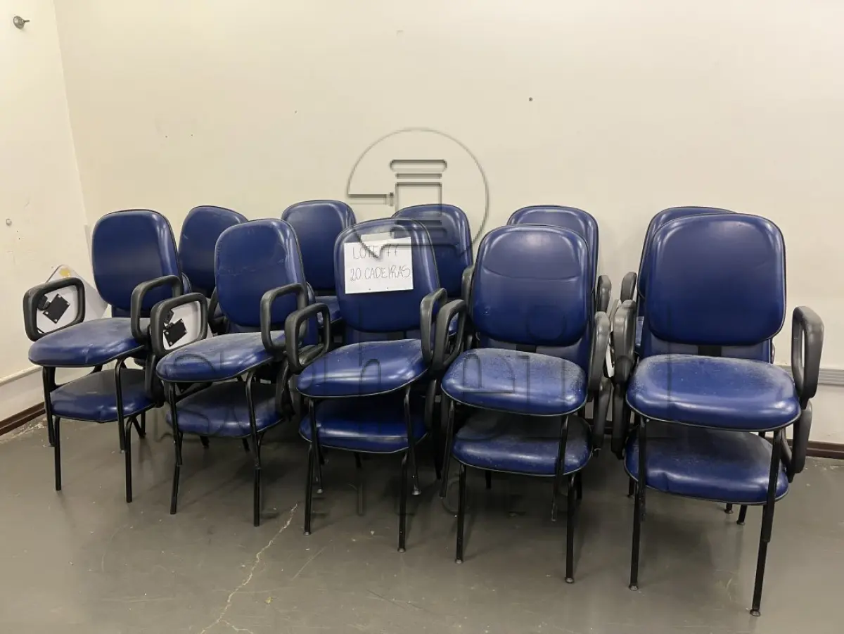 LOTE 077 - 20 CADEIRAS DE AUDITÓRIO AZUL