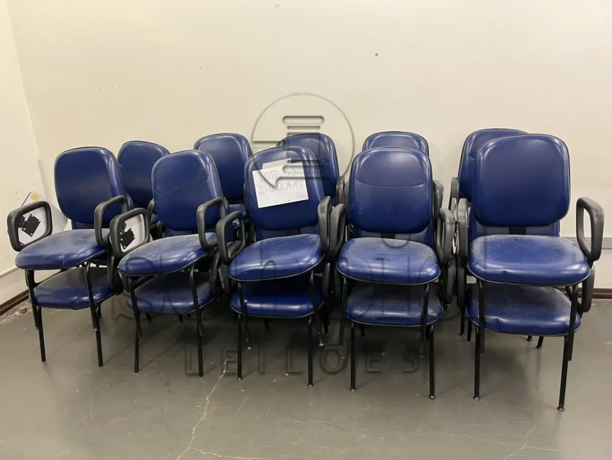 LOTE 053 - 20 CADEIRAS DE AUDITÓRIO AZUL