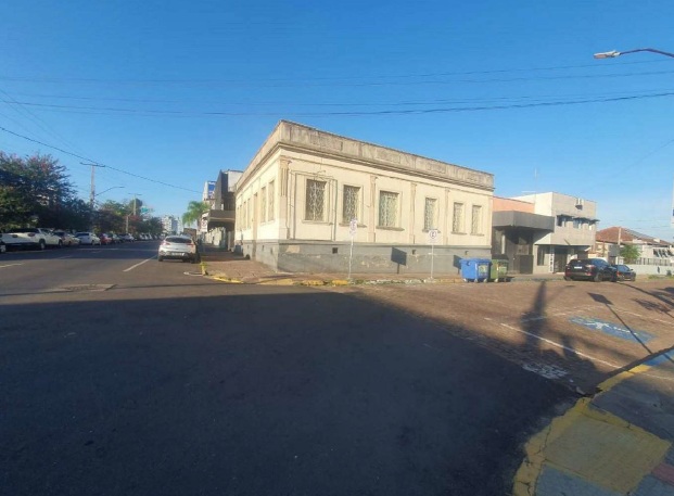 LOTE 001 - Área de 519,225m², contendo um prédio de alvenaria de 431,95m², situada na Rua Tiradentes, nº 1255, bairro Centro, Venâncio Aires/RS