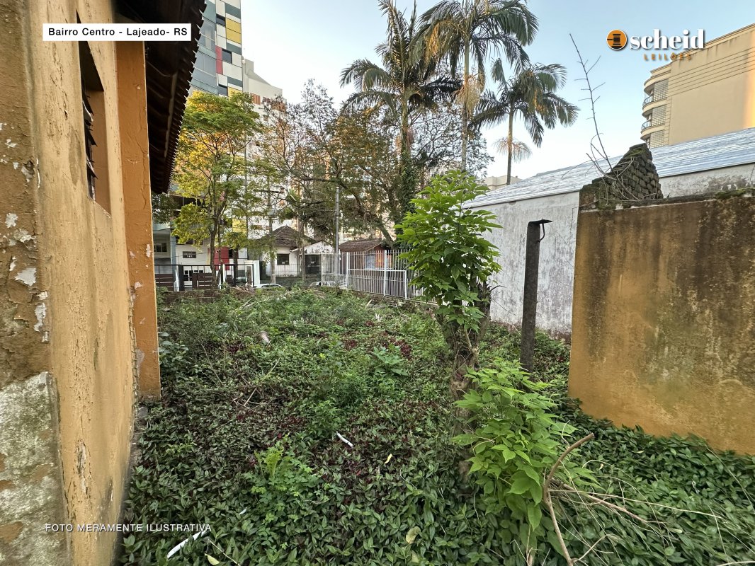 LOTE 001 - Área de 490,23m², contendo uma casa residencial de alvenaria com 77,00m², um galpão de madeira com 11 50m² e um telheiro de madeira com 21,00m², localizado na Rua Pinheiro Machado, nº 198, bairro Centro, Lajeado/RS