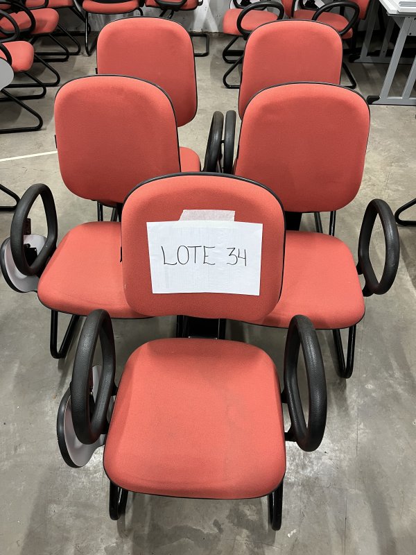 LOTE 034 - 5 CADEIRAS DE AUDITORIO MARROM/AVERMELHADA