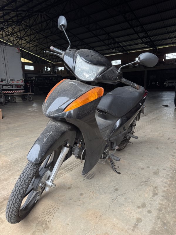 Honda/BIZ 100 KS, placa IUO 9E92, preta, ano/modelo 2013 — foto 1 de 4