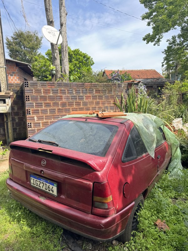 LOTE 009 - GM/Kadett GLS, placa IGZ 7D64, vermelho, ano/modelo 1997/1998