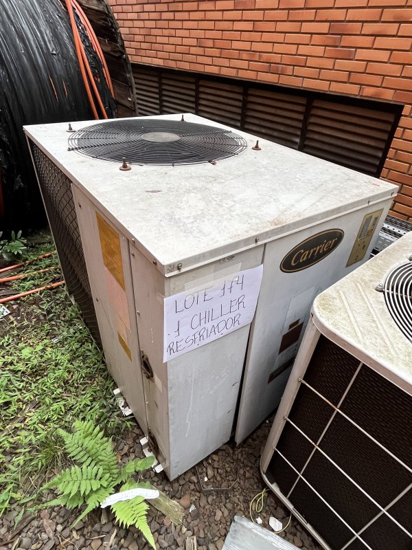 LOTE 174 - CHILLER RESFRIADOR DE LÍQUIDOS SPRINGER (PARA RETIRADA DE PEÇAS: SERPENTINAS/TROCADORES DE CALOR, COMPRESSOR, ALGUNS SENSORES E FIAÇÕES)