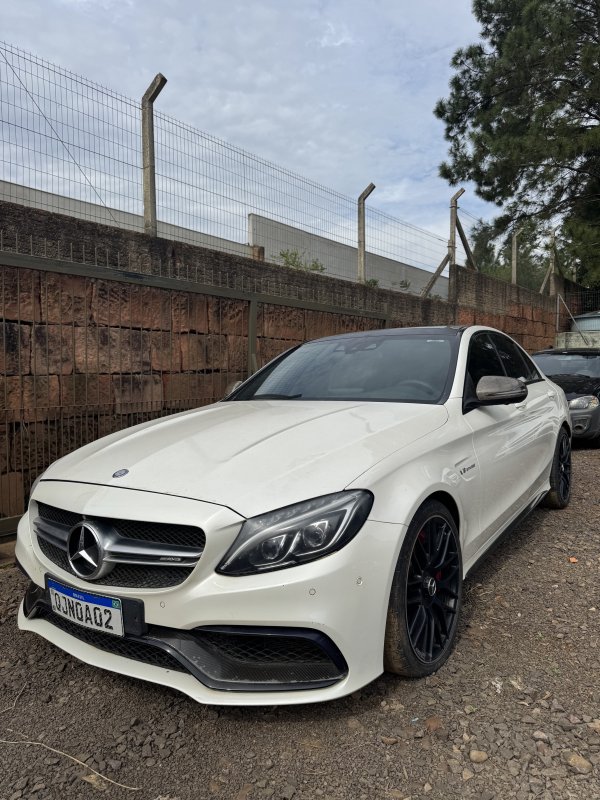 LOTE 001 - I/M.Benz C63 AMG S, placa QJN 0A02, branca, ano/modelo 2015/2016