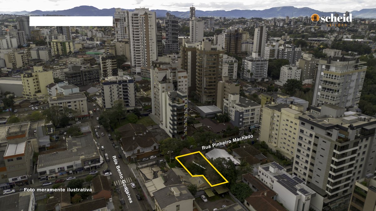 LOTE 001 - Área de 490,23m², contendo uma casa residencial de alvenaria com 77,00m², um galpão de madeira com 11 50m² e um telheiro de madeira com 21,00m², localizado na Rua Pinheiro Machado, nº 198, bairro Centro, Lajeado/RS