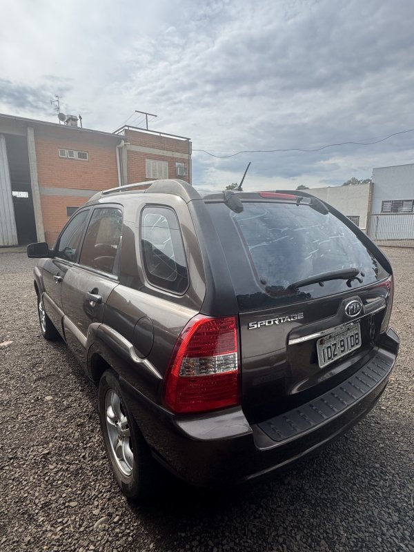 LOTE 009 - I/Kia Sportage LX 2.0 G2, placa IOZ 9108, marrom, ano/modelo 2008