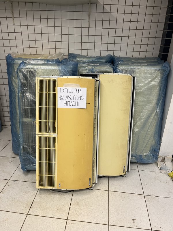 LOTE 111 - 12 AR-CONDICIONADO HITACHI 1,2 X 0,8 M (RETIRADA DE PEÇAS)