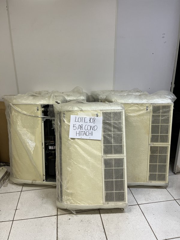 LOTE 108 - 05 AR-CONDICIONADO HITACHI 1,0 X 0,8 M (RETIRADA DE PEÇAS)