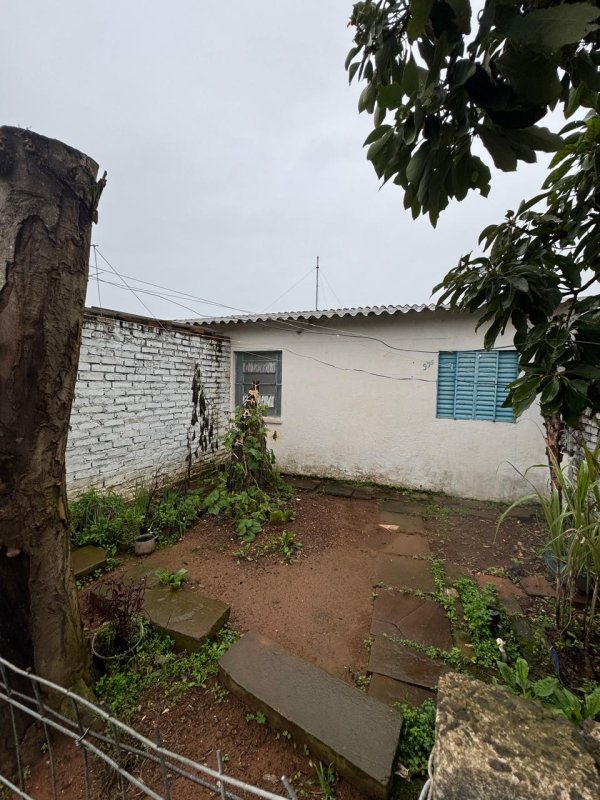 LOTE 005 - Área de 180,00m², contendo uma construção residencial de alvenaria com a superfície de 22,79m², localizado na Rua Henrique Schmitt, nº 995, bairro São Francisco, Bom Retiro do Sul/RS
