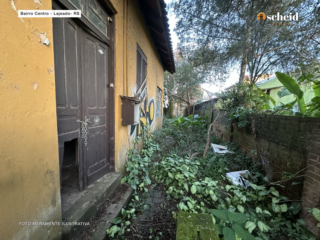 LOTE 001 - Área de 490,23m², contendo uma casa residencial de alvenaria com 77,00m², um galpão de madeira com 11 50m² e um telheiro de madeira com 21,00m², localizado na Rua Pinheiro Machado, nº 198, bairro Centro, Lajeado/RS