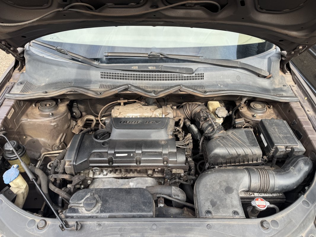 LOTE 009 - I/Kia Sportage LX 2.0 G2, placa IOZ 9108, marrom, ano/modelo 2008
