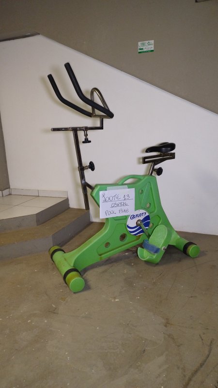 LOTE 013 - POOL BIKE PLÁSTICA/INOX FLOTY VERDE