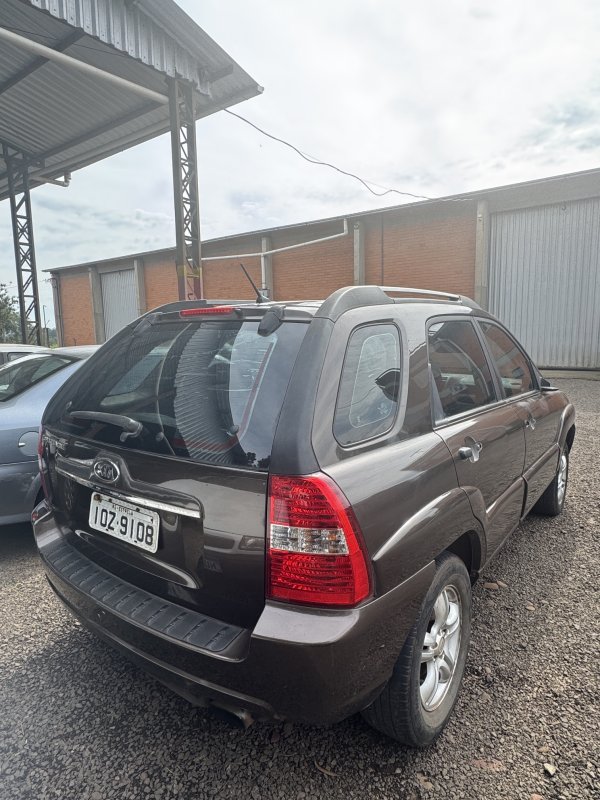 LOTE 009 - I/Kia Sportage LX 2.0 G2, placa IOZ 9108, marrom, ano/modelo 2008